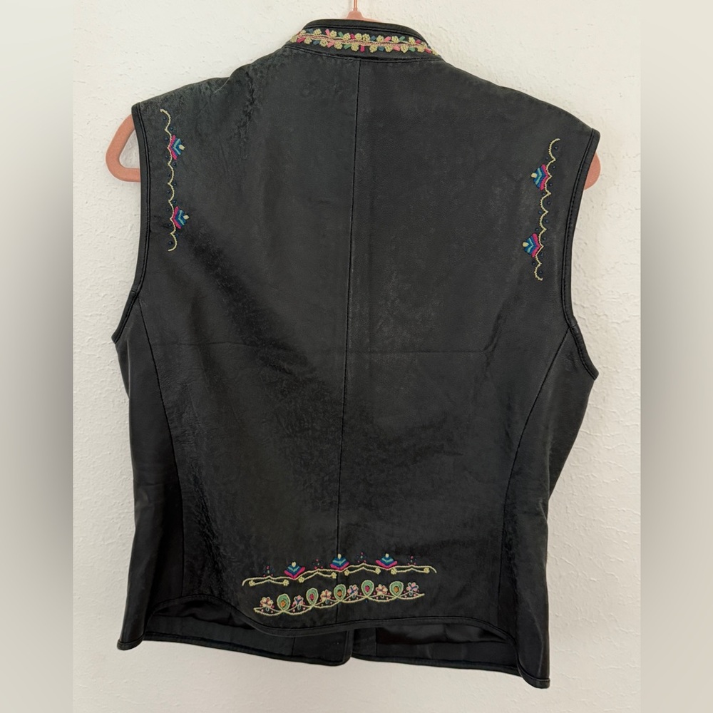 Double D Ranch Embroidered Leather Vest - Picture 2 of 6